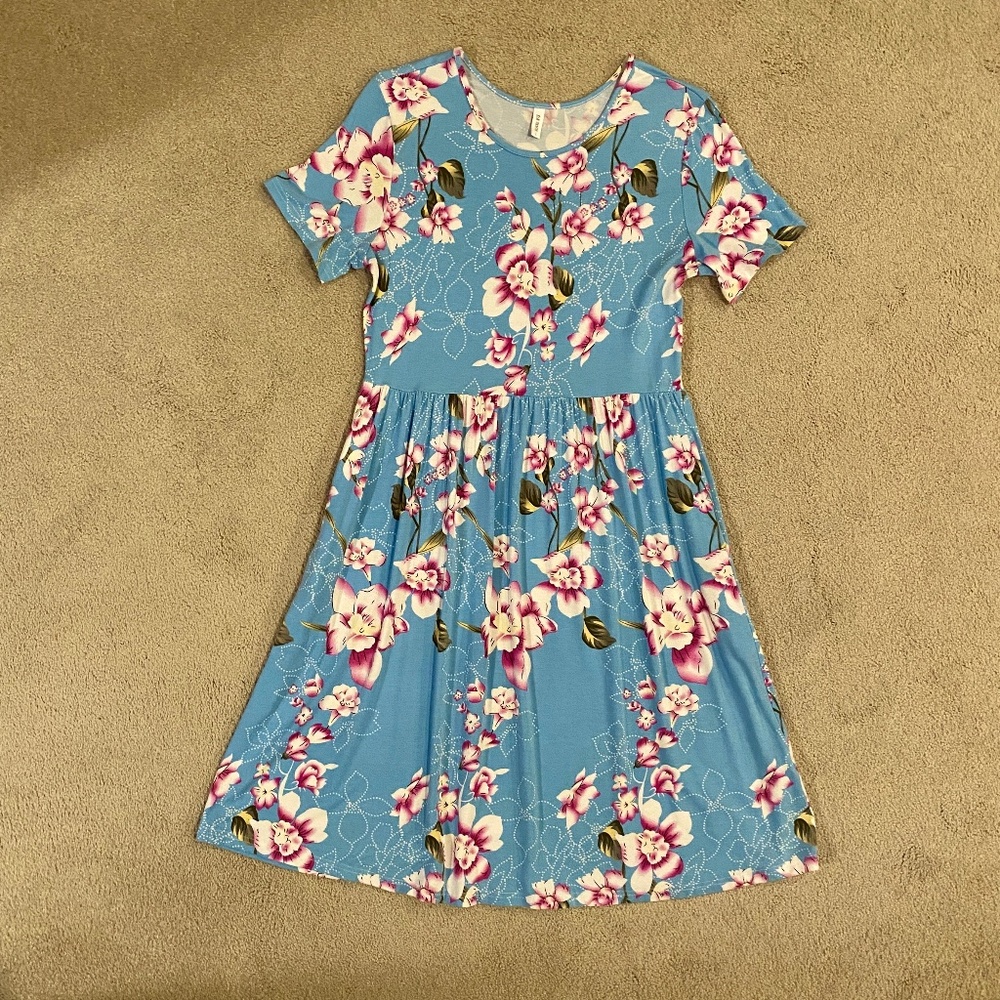 Casual, comfortable, short sleeved dress, size L (12-14)